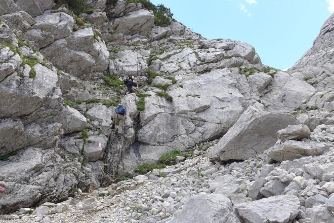 Kurze Leiter im oberen Teil des Aufstiegs zur Hütte