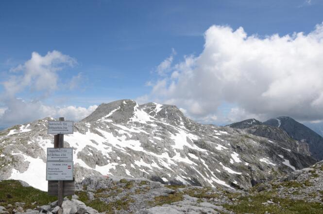 Wegweiser am Schubbühel mit Bleikogel