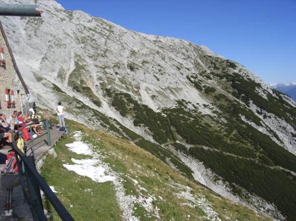Bettelwurfhütte, rechts der Normalweg (Abstieg).