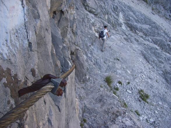 Abstieg con der Bettelwurf-Hütte, kurz vor Erreichen der Bettelwurfreiße.