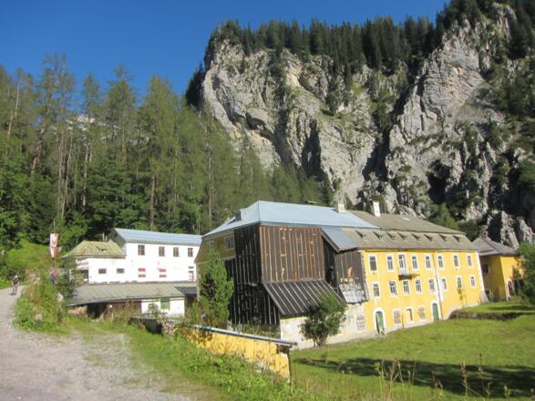 Die Herrenhäuser im Halltal.