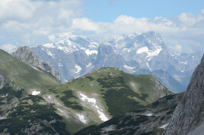 Hinter dem Edelweißkogel zeigt sich der Gosaukamm