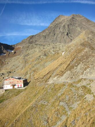 Innsbruckerhütte, der Weiterweg ist bereits gut zu sehen