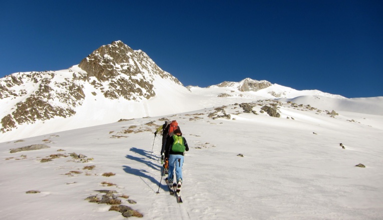 Über den breiten Rücken in Richtung Stampfkees.