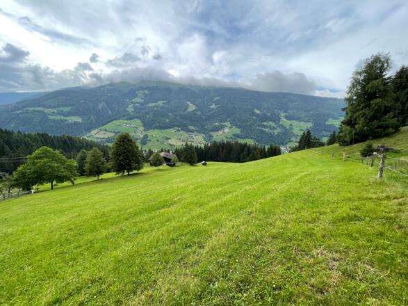 Schöne Ausblicke von Steinbach ins Tal und zum Wildkogel.