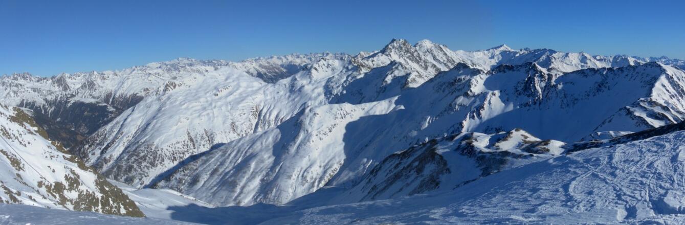 hinter den Defereggener Alpen der Großglockner