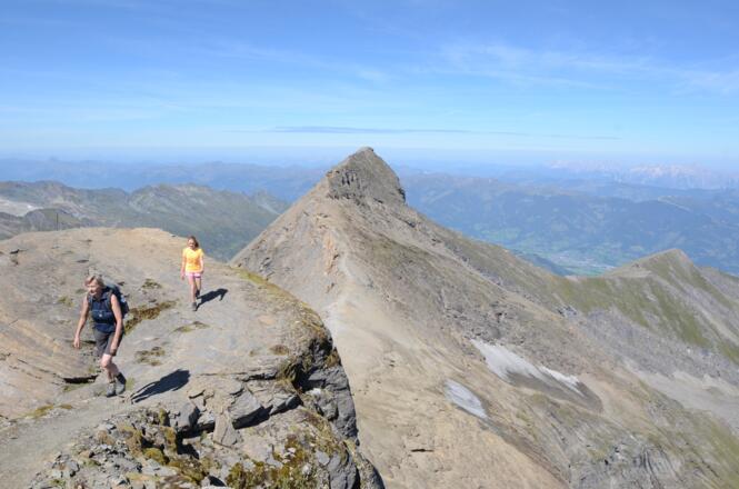 Bergsteiger am Hohen Tenn; vom Kempsenkopf nach rechts geht der Weiterweg.