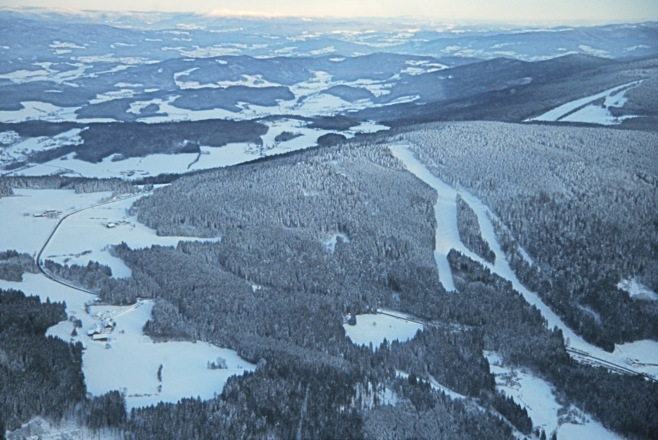 Pröller aus Nord-West mit den Ski-Abfahrten nach Klinglbach