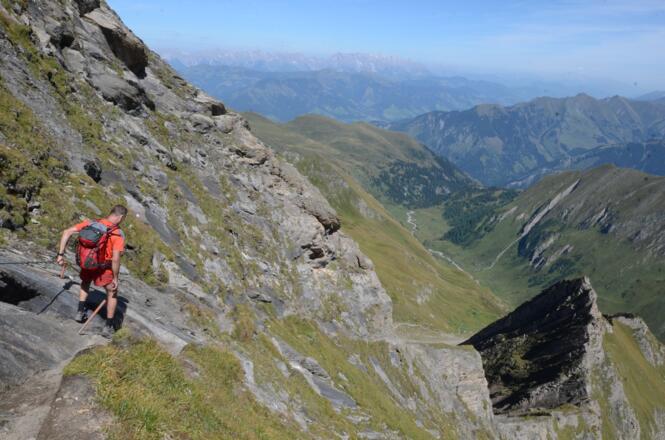 Eindrucksvoll steil und haltlos ist die Klettersteigpassage an der Jägerscharte.