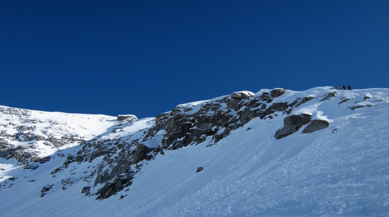 Der erste Teil des Grates. Einfaches, leicht ausgesetztes "Stapfgelände".