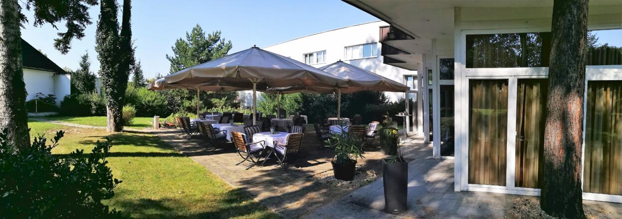 Terrasse mit Garten