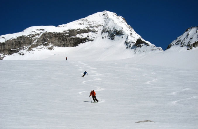 Die flache Abfahrt über das Stampflkees.