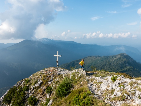 Vom Ostgipfe geets flach weida.