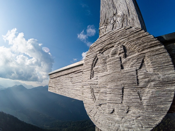 Bergwachdwabbn im Kreuz.
