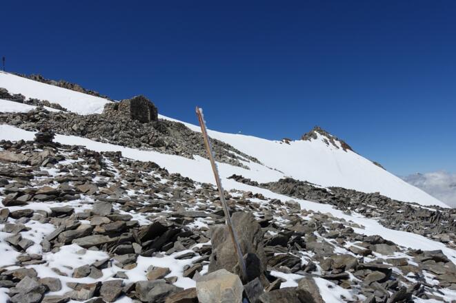 Alte Zollhütte und dahinter der Gipfegrat