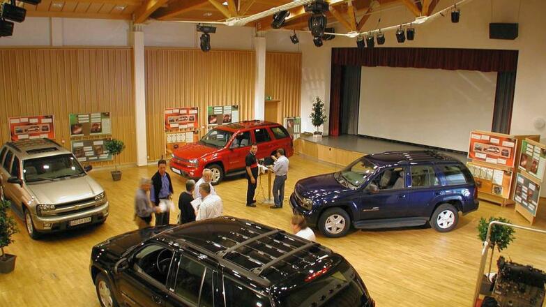 Ralph Benatzky Saal mit Autoshow