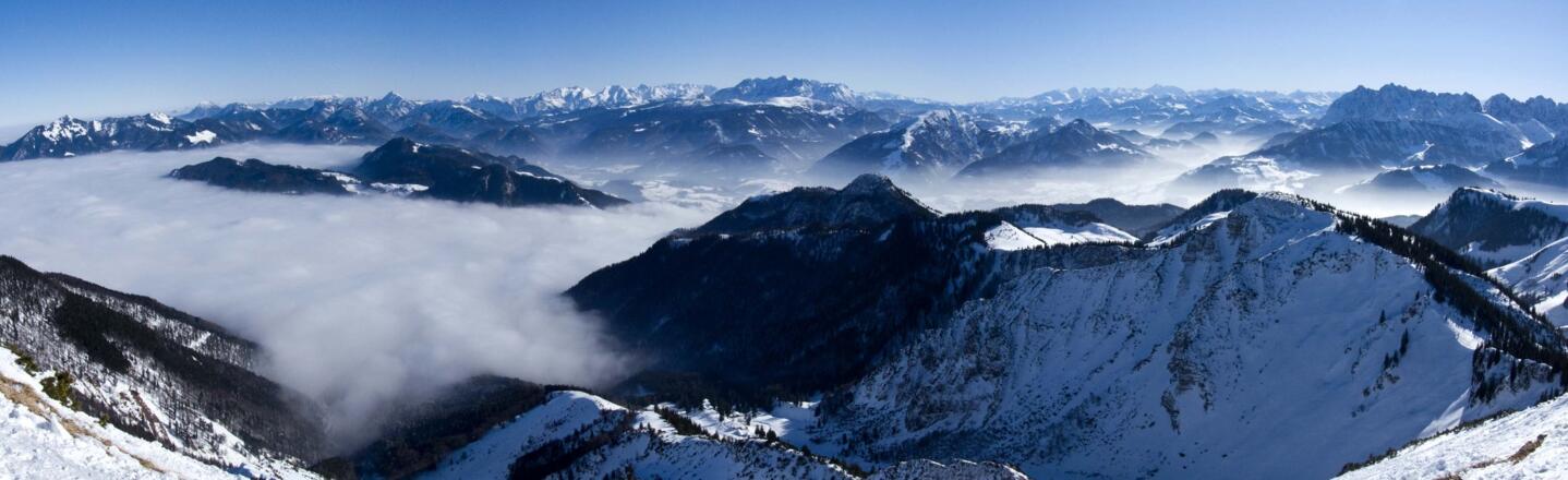 Gipfelpanorama auf die Berge zwischen den Berchtesgadener Alpen und dem Kaisergebirge
