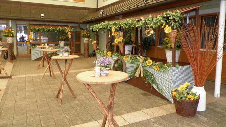 Das Pacher Haus Innenhof mit Bauernbuffet