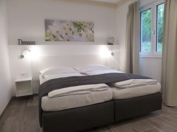 Schlafzimmer 1
