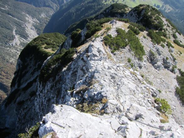 Gehgelände und leichte aber ausgesetzte Kletterpassagen ...