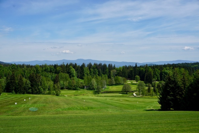 Golfplatz Rusel - im Hintergrund Gr. Arber...