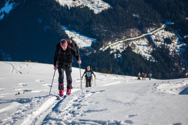 Schöne flache Skihänge im oberen Teil