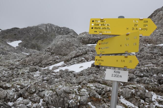 An der Kote 2202 zweigt der Weg zum Raucheck ab.