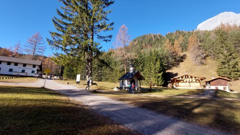 Abzweigung zum Hintereggensteig bei der Kapelle