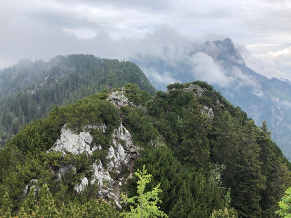 Blick über den schmalen Verbindungsgrat
