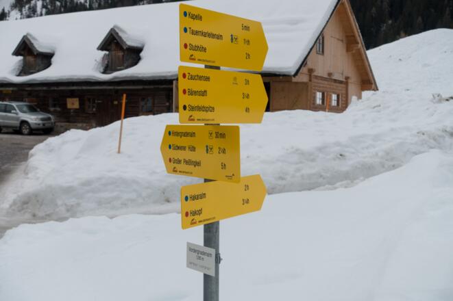 Wegweisen zur Stubhöhe auf der Vordergnadenalm