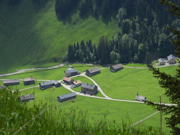 Blick hinunter nach Schönebach