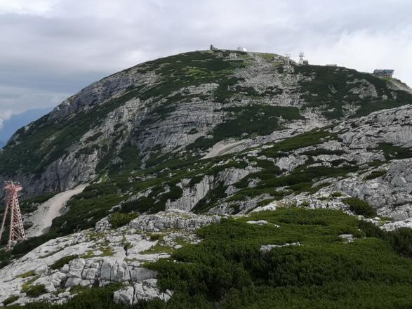 Blick hinüber zu den Platten des Kuckucksnest-Klettersteigs