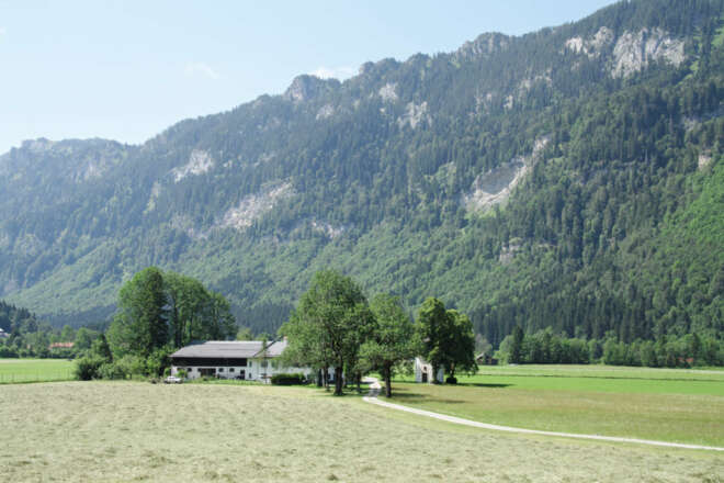 Blick auf das Forsthaus Dickelschwaig.