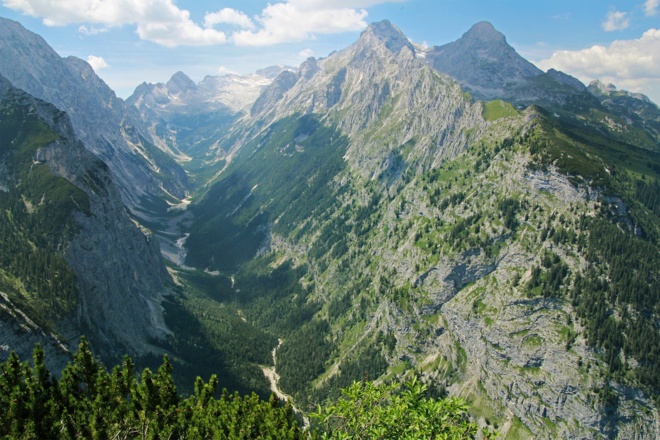 Der Blick ins langgestreckte Reintal vom Aussichtspavillon Köing Ludwig II.