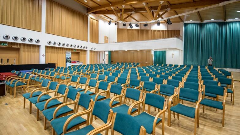 Ralph Benatzky Saal mit Blick auf die Galerie