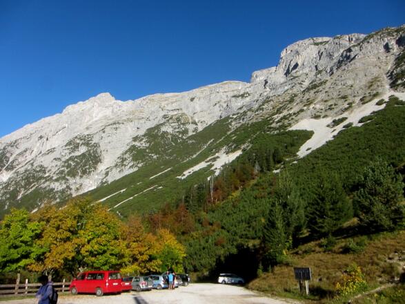 Ausgangspunkt Hinterhornalm. Rechts oben der Hundskopf, links die Hohe Fürleg.