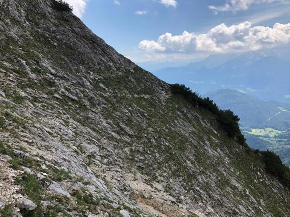 Vom Mittagsloch zum Scheibenkaser geht es über Schrofen und steile Hänge