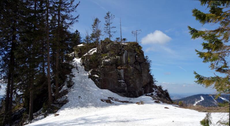 Stinglfelsen 1260m, rechts neben Piste 1