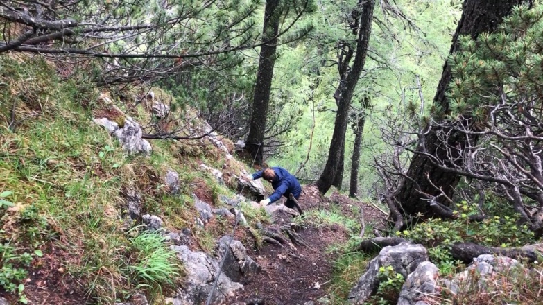 Der Abstieg vom Rauhen Kopf ist steil und drahtseilversichert