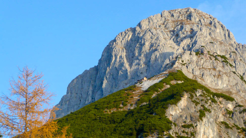 Werfener Hütte unterhalb des Hochthron im Tennengebirge