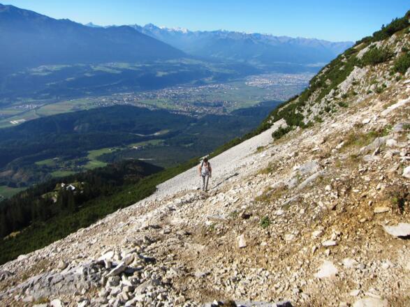Blick hinunter ins Inntal Richtung Innsbruck, links unten die Hinterhornalm.