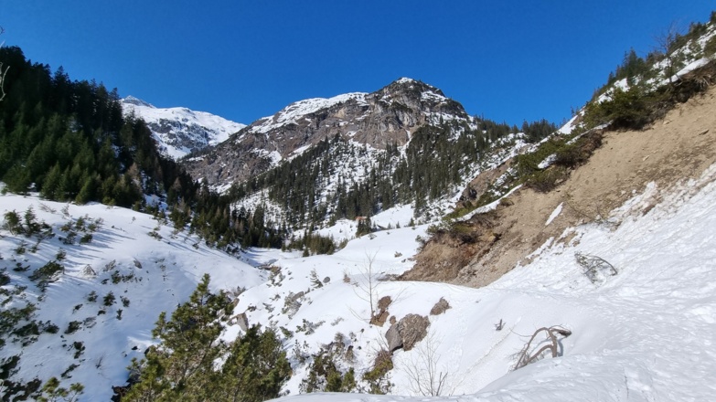 Im Höhenbachtal - vor der Vorderen Schochen-Alp - links geht es in das Schochenalptal