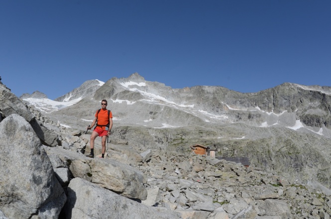Aufbruch von der Barmer Hütte - ein letzter Blick zurück Richtung Hochgall.