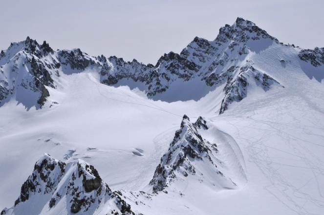 Ochsenkopf: Blick auf Vordere Jamspitze (links) und Dreiländerspitze (rechts)