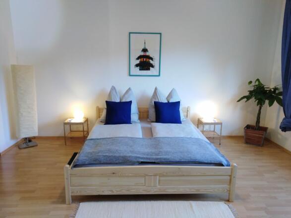 Schlafzimmer (Wohnung 2)