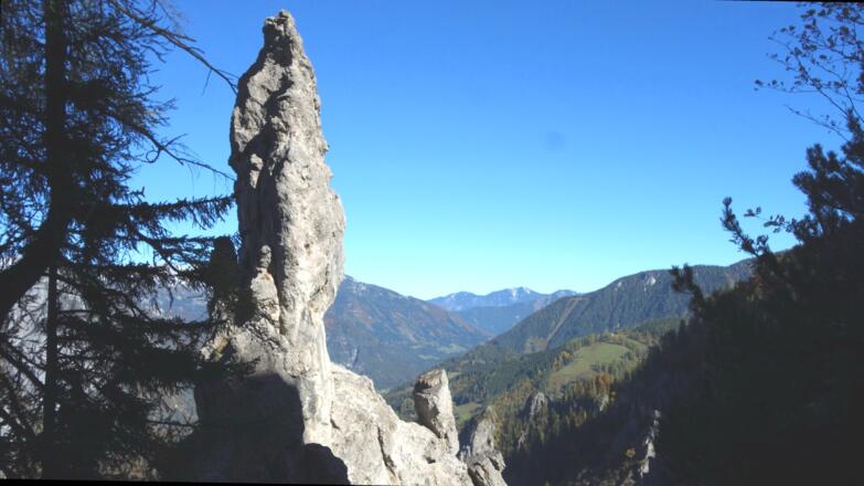 tolle Felsnadeln am Steig um 1310m