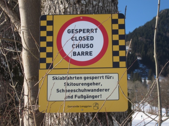 Solche Schilder sind rechtswidrig.