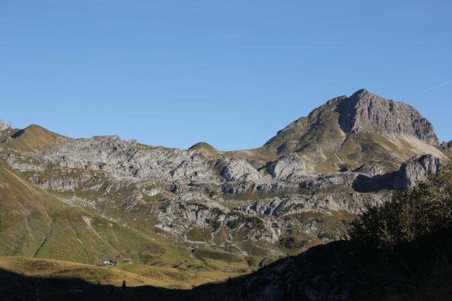 Rückblick zur Biberacher Hütte unter der Hochkünzelspitze