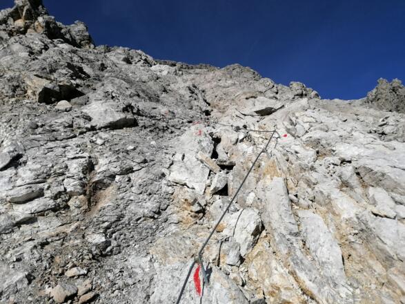 Weiter steil und seilversichert