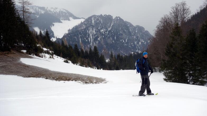 Sattel ~1045m mit Kampermauer im Osten